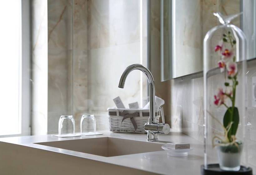 Maccani Luxury Suites