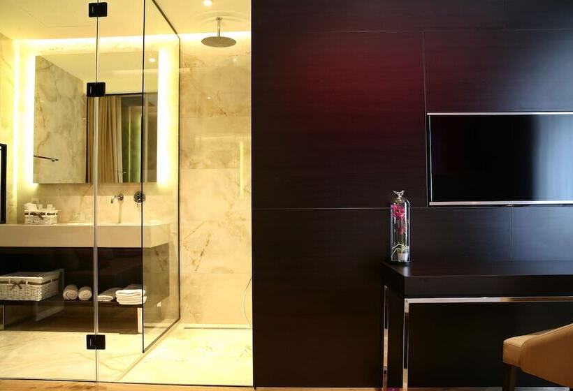 Maccani Luxury Suites