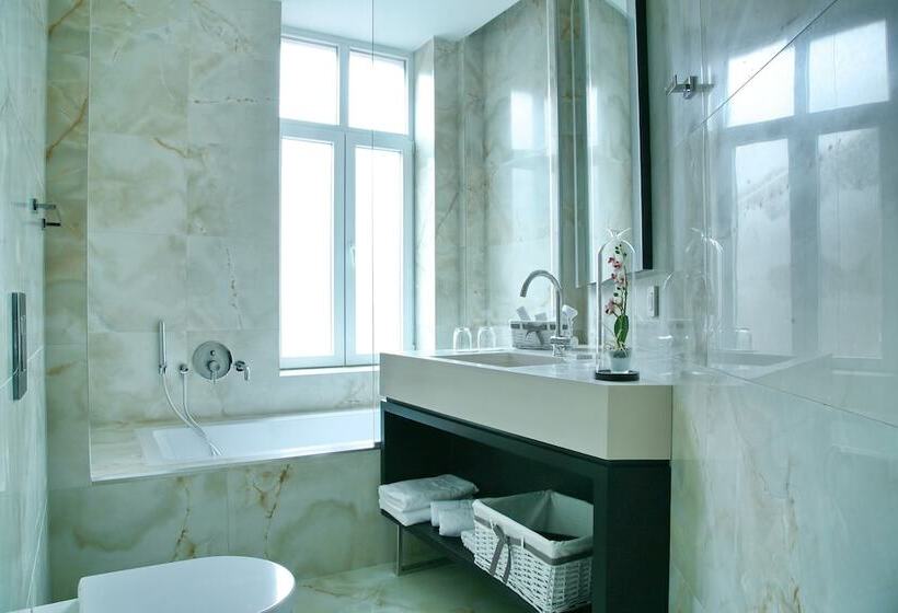 Maccani Luxury Suites