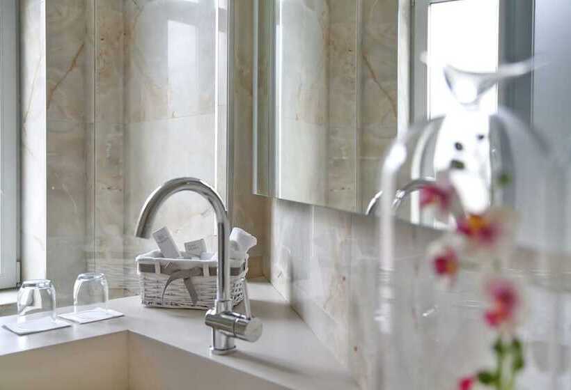 Maccani Luxury Suites