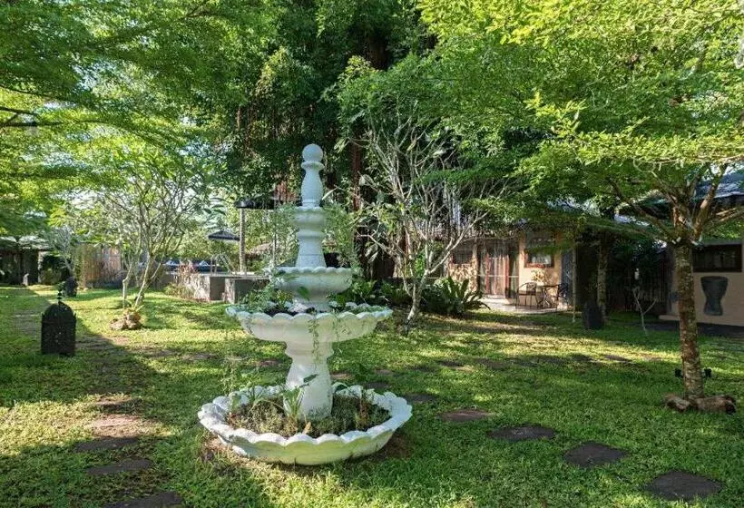 リゾートホテル The Privilege Hotel Ezra Beach Villas