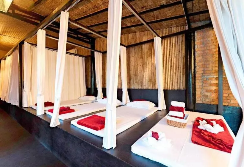リゾートホテル The Privilege Hotel Ezra Beach Villas