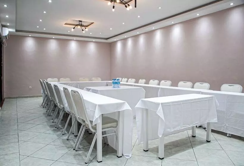 Hotelli Ossanzaia Bilene Lodge