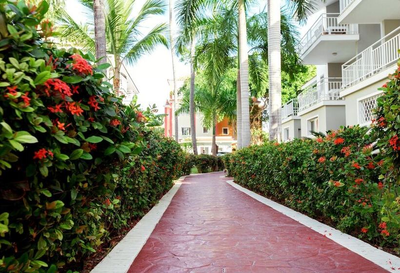 هتل Aventura Studios Pool And Beach Club