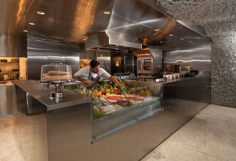 هتل Aventura Studios Pool And Beach Club