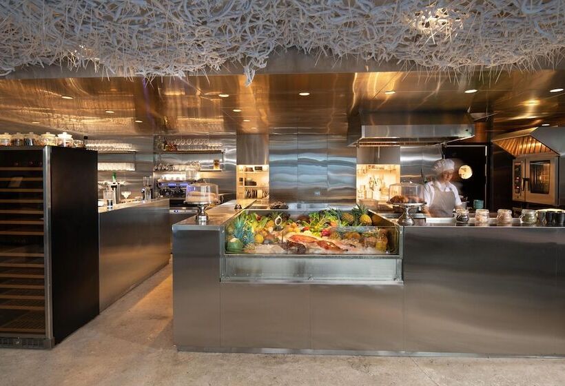 هتل Aventura Studios Pool And Beach Club