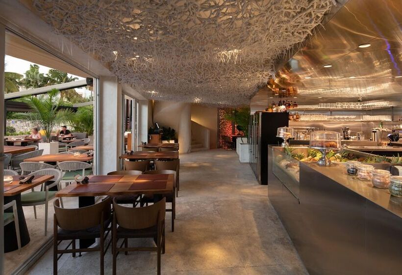 هتل Aventura Studios Pool And Beach Club