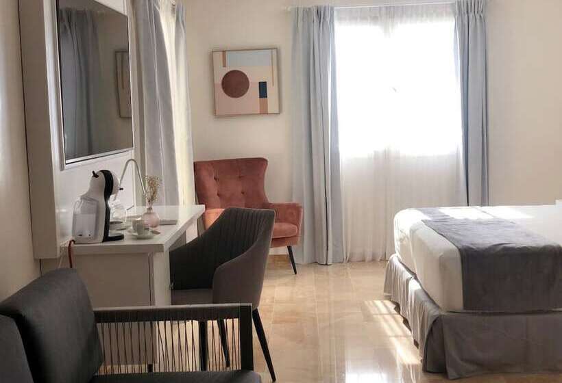 هتل Aventura Studios Pool And Beach Club