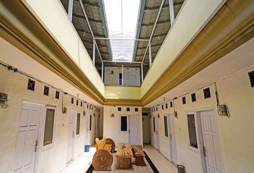 בית מלון כפרי Spot On 91993 Pondok Hs Padalarang Syariah