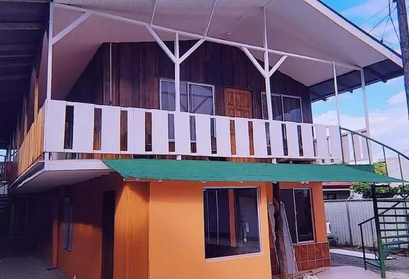 هاستل Alpha Arenal