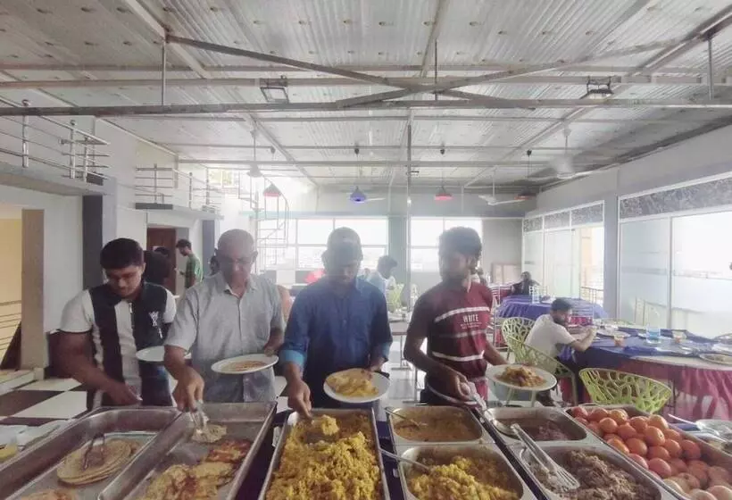 ホテル Pushpo Bilash