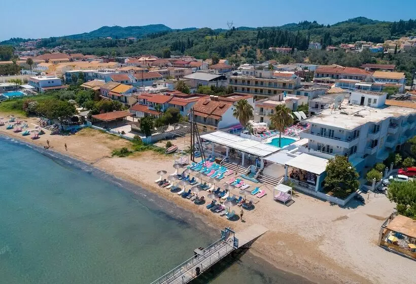 Hotelli Paralia Studios