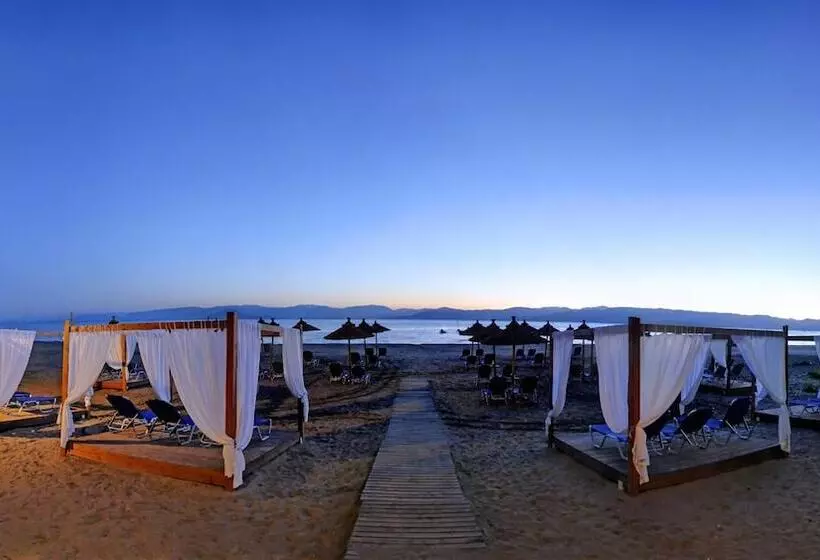 Hotelli Paralia Studios