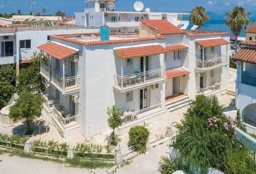 Hotelli Paralia Studios