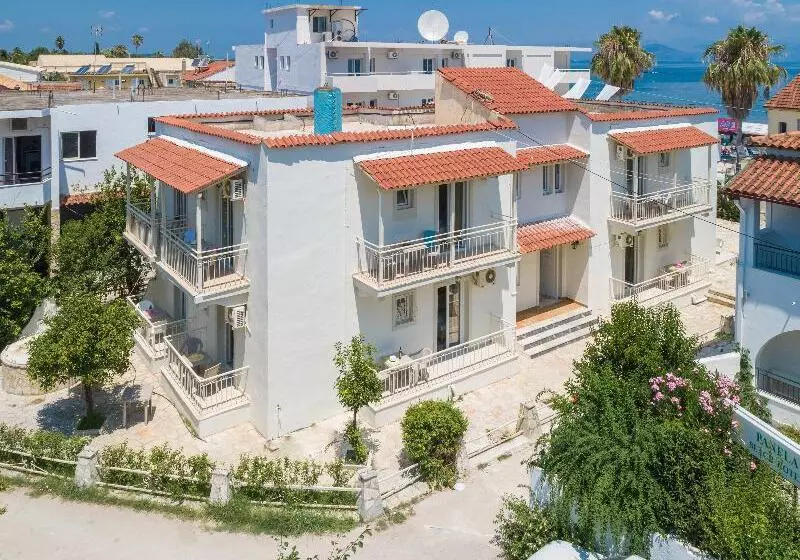 Hotel Paralia Studios