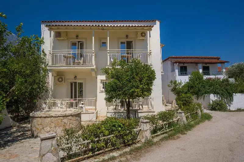 Hotel Paralia Studios