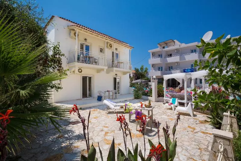 Hotel Paralia Studios