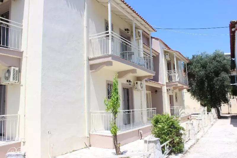 Hotel Paralia Studios
