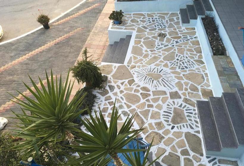 Kostas Rooms & Apartments