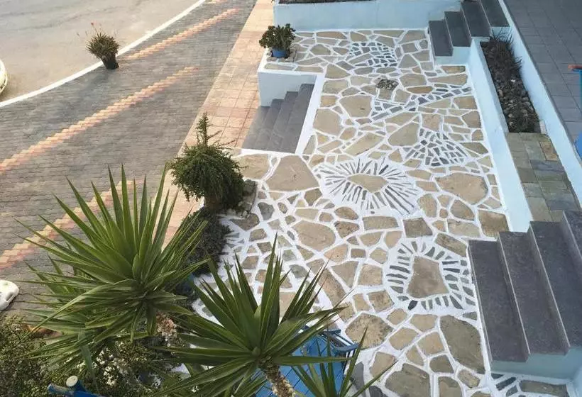 Kostas Rooms & Apartments
