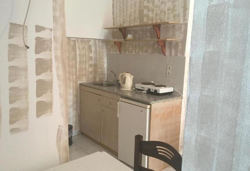 Kostas Rooms & Apartments