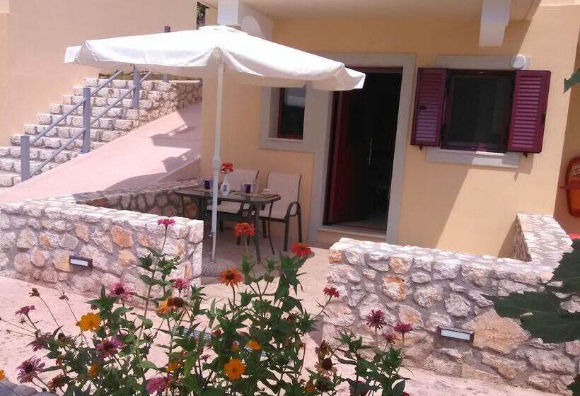 Mikros Gialos Apartments