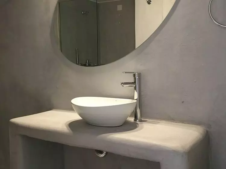 پانسیون Aktio Studios