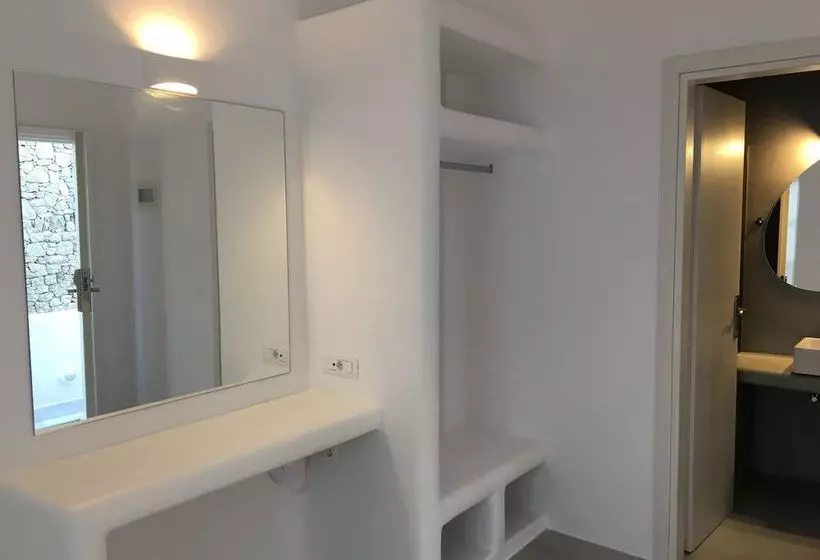 پانسیون Aktio Studios