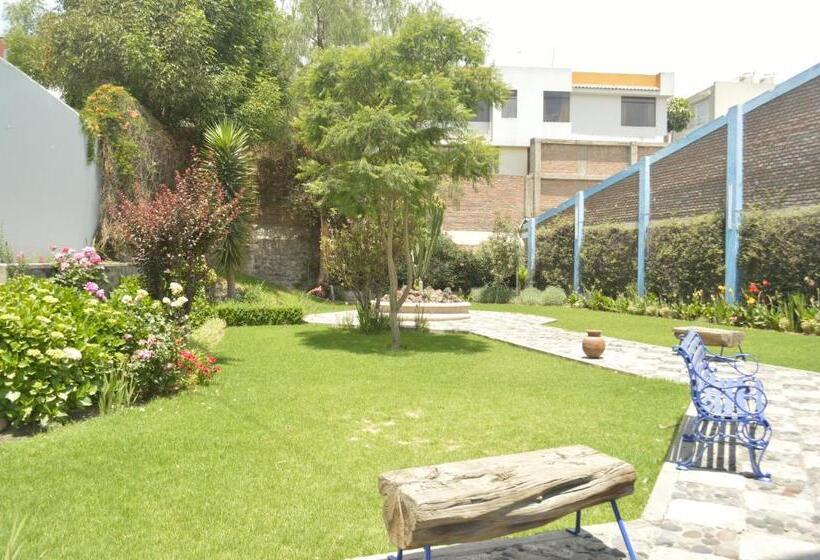 Las Mercedes Hostal Residencial