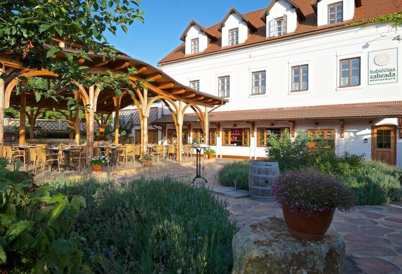 호텔 Babiččina Zahrada Penzion & Restaurant