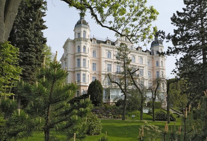 فندق Bristol Palace