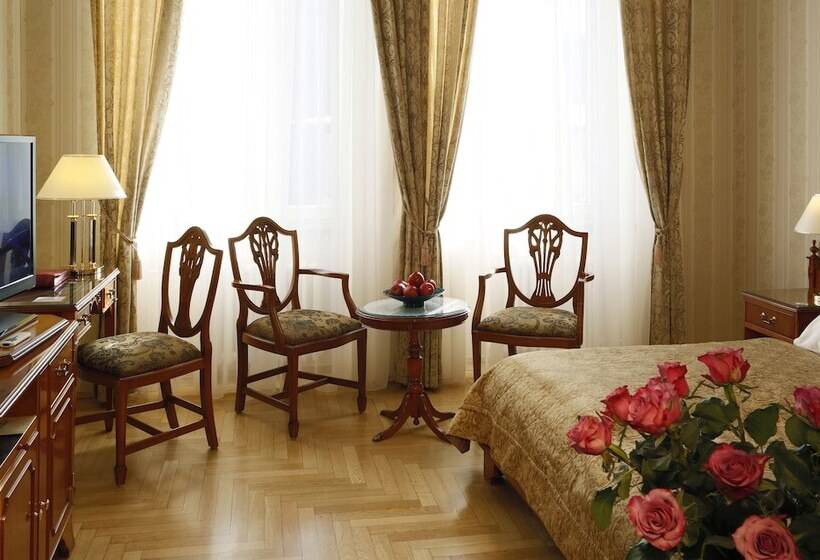 فندق Bristol Palace