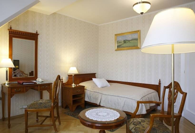 فندق Bristol Palace