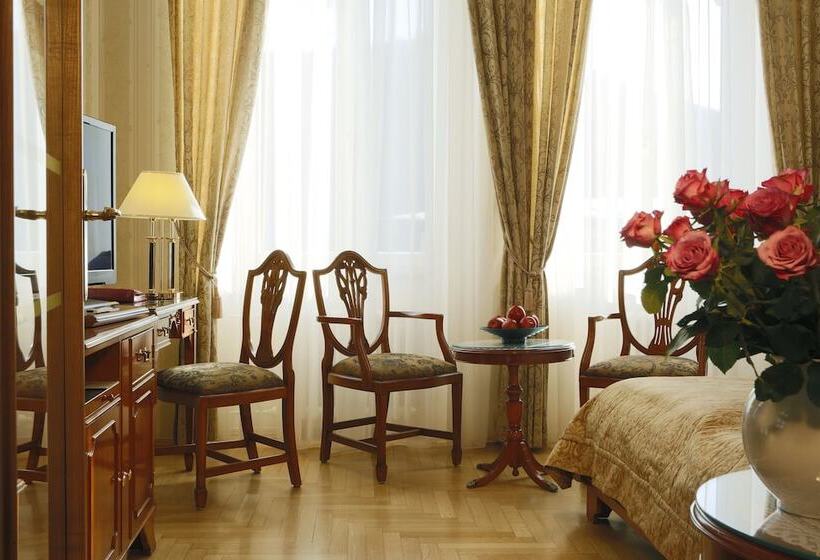 فندق Bristol Palace