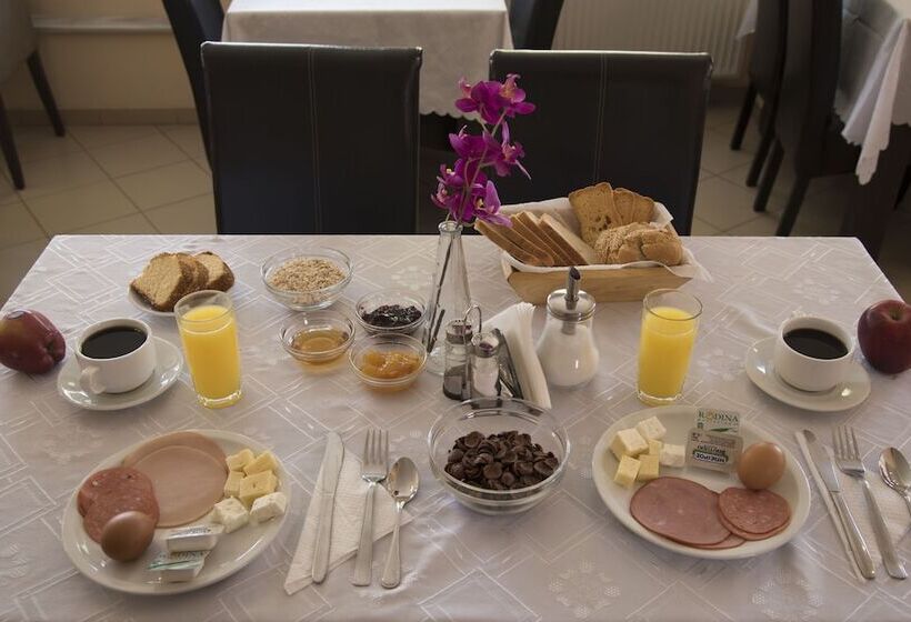 Отель Filoxenia