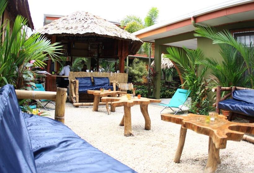 هتل Hostel Backpackers La Fortuna