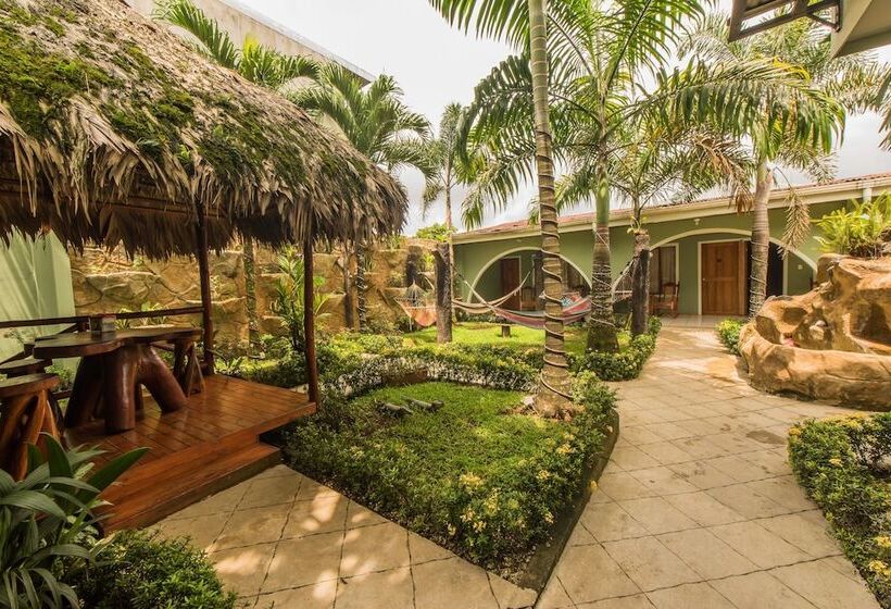 هتل Hostel Backpackers La Fortuna