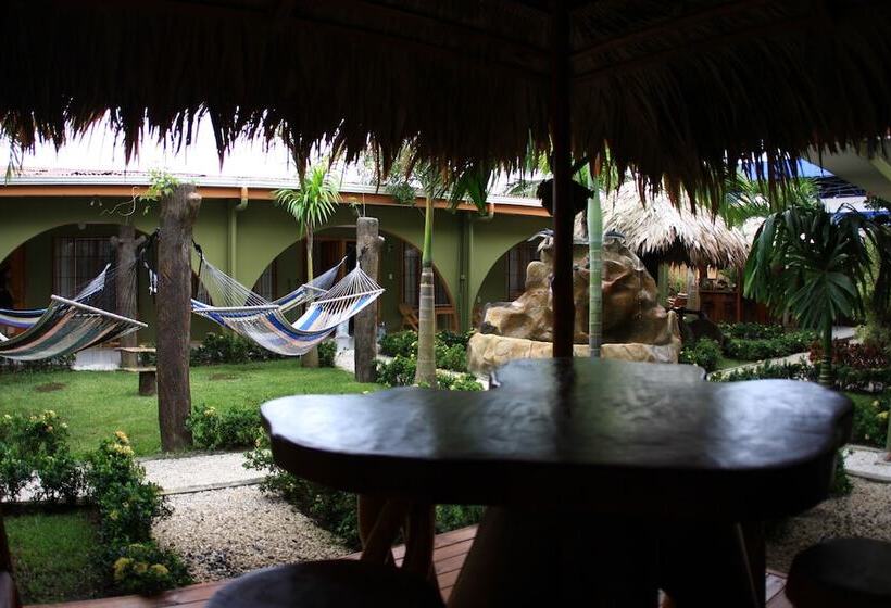 هتل Hostel Backpackers La Fortuna