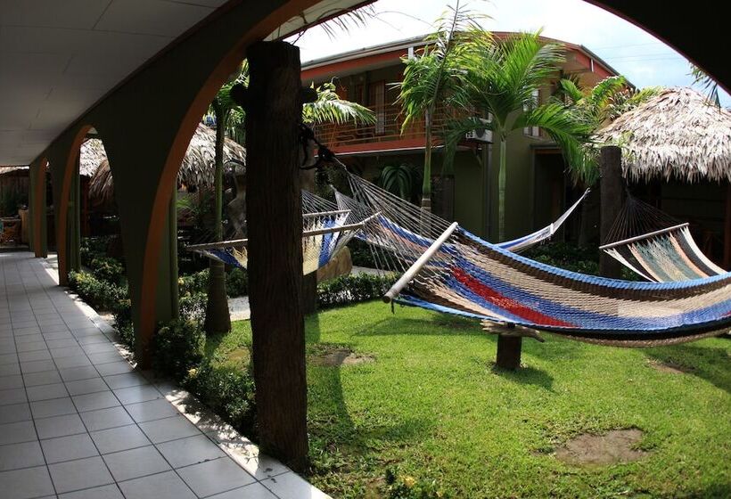 هتل Hostel Backpackers La Fortuna