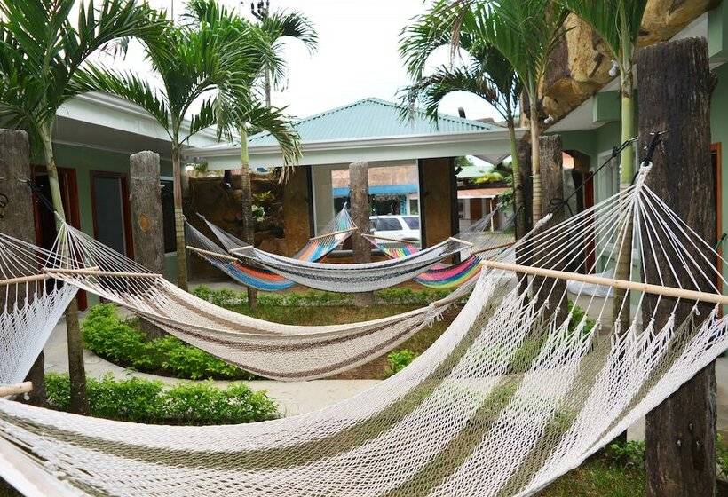 هتل Hostel Backpackers La Fortuna