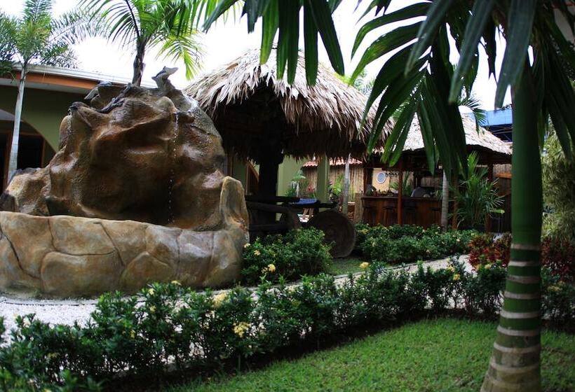 هتل Hostel Backpackers La Fortuna