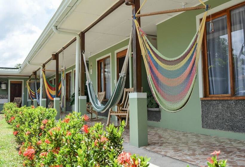 هتل Hostel Backpackers La Fortuna