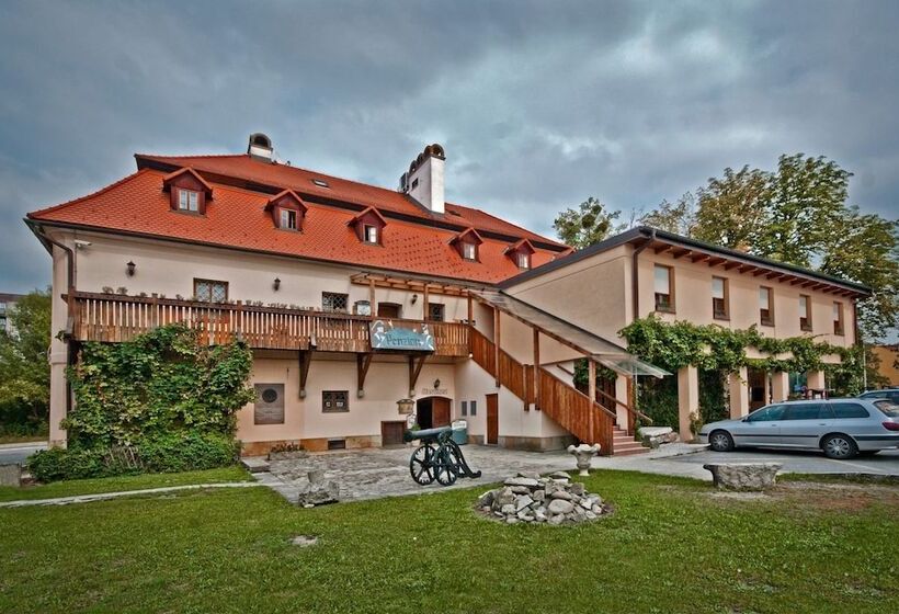 Hotel Penzion U Kriveho Psa