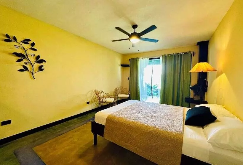 Hotelli Lake Arenal Jungle Resort & Brewery