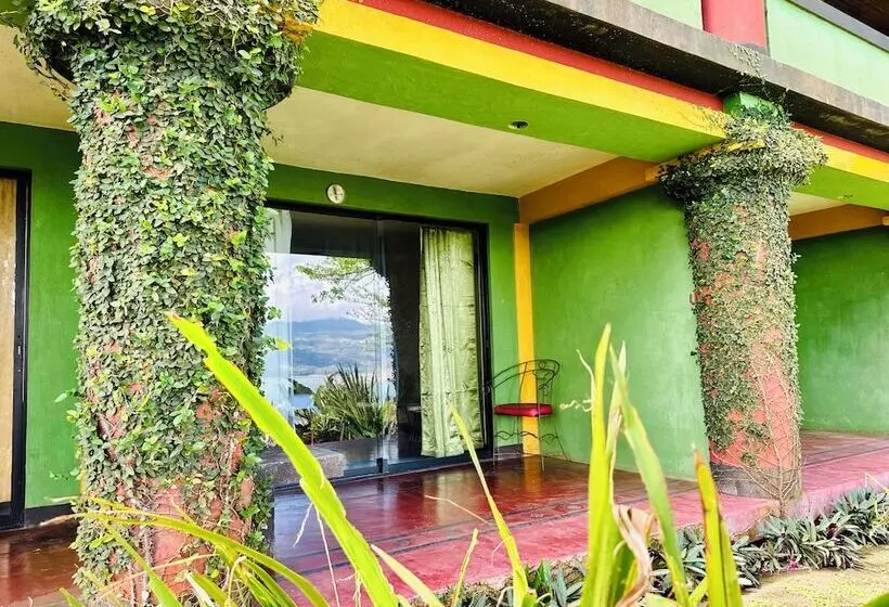 Hotelli Lake Arenal Jungle Resort & Brewery