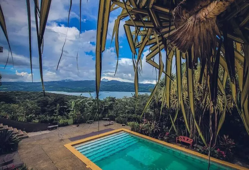 Hotelli Lake Arenal Jungle Resort & Brewery