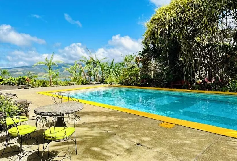 Hotelli Lake Arenal Jungle Resort & Brewery