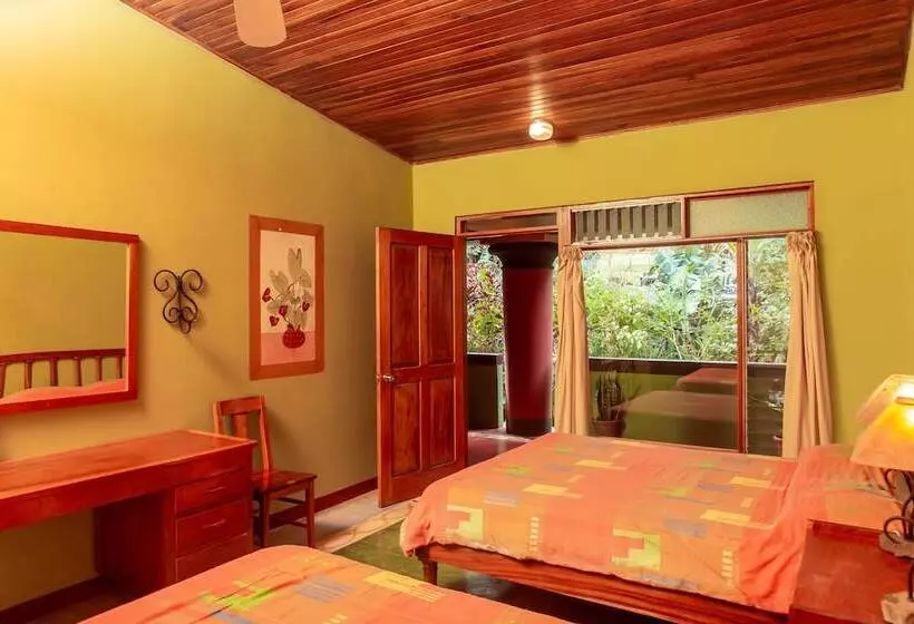 Hotelli Lake Arenal Jungle Resort & Brewery