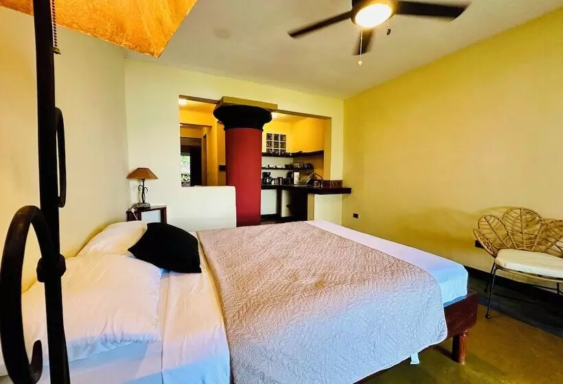 Hotelli Lake Arenal Jungle Resort & Brewery