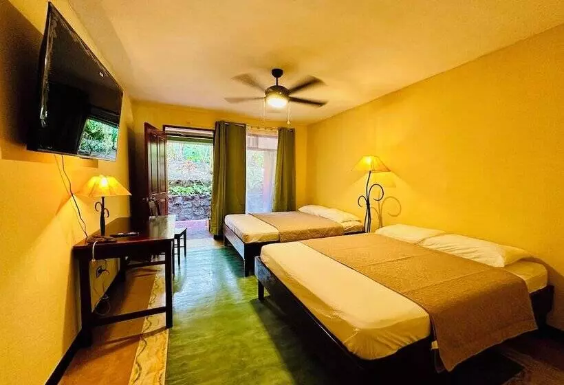 Hotelli Lake Arenal Jungle Resort & Brewery